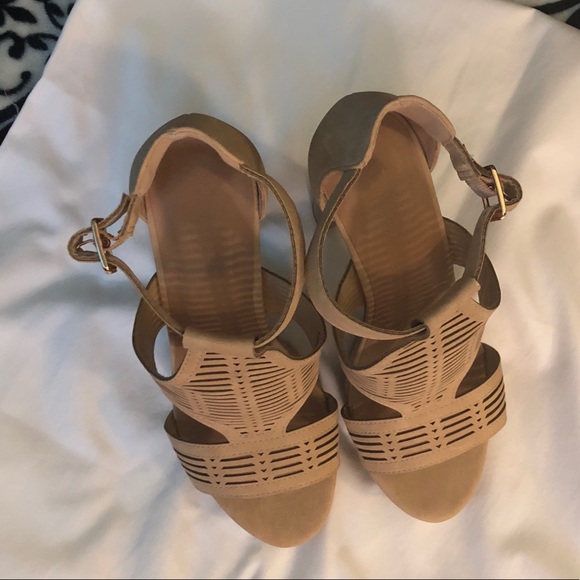 NWOT beige platform shoes - Picture 8 of 8